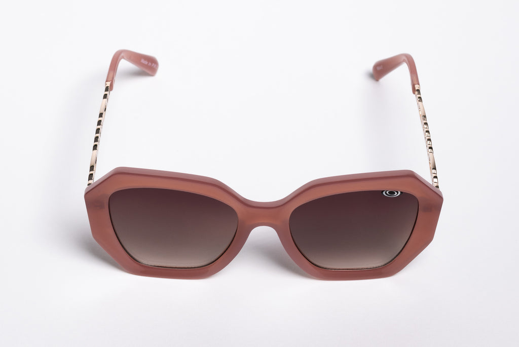 Yani: Gafas de Sol